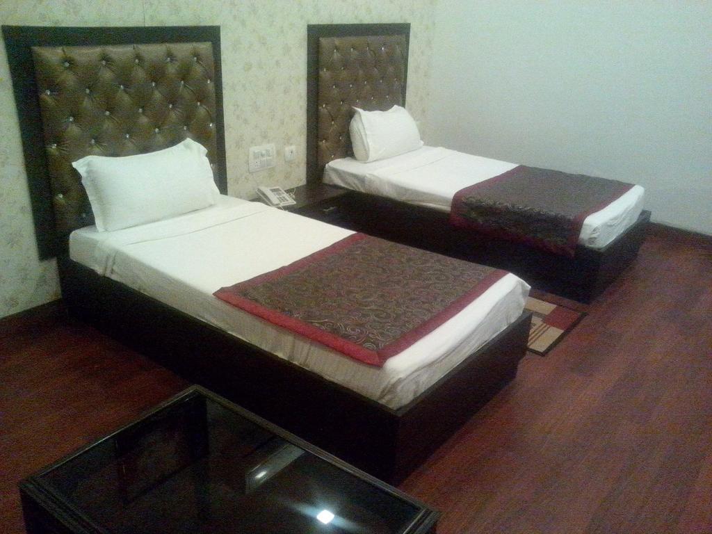 Hotel Krishna International Vrindāvan Rom bilde